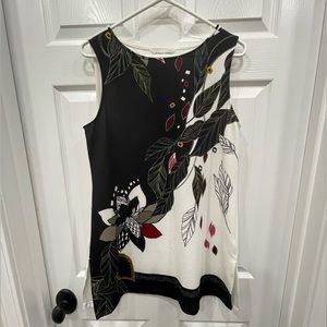 christopher&banks Women’s sleeveless top, size Medium.